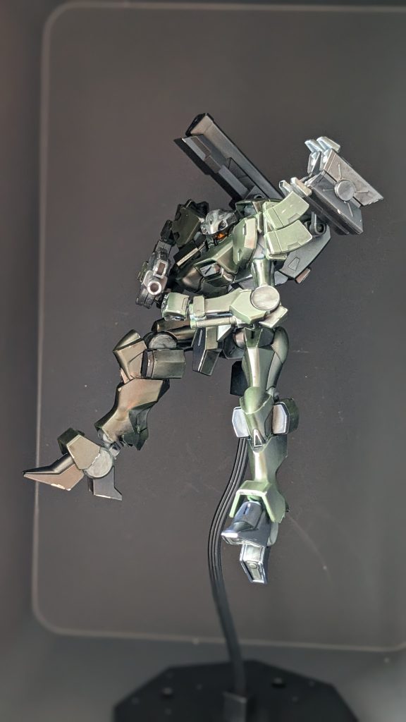 マガジンは肩にそのまま付け替え