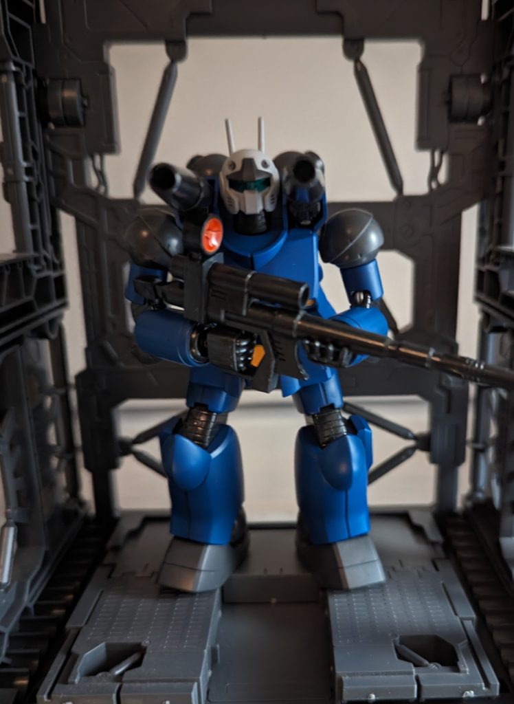 システムベースを使ってなんちゃって出撃シーンを撮影暗い部屋で夜景モードで撮ると雰囲気出ると新たな発見