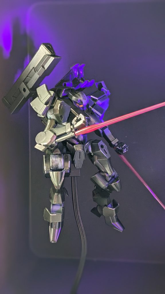 ビームサーベルは固定化して直に出してる風です。