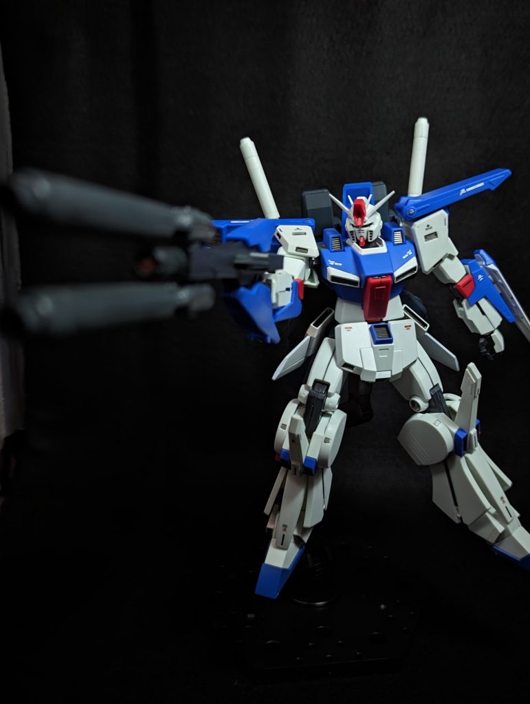 キットのままだと肩がバックパックに当たるので背中に延長パーツをかませて肩を上げれるにしました