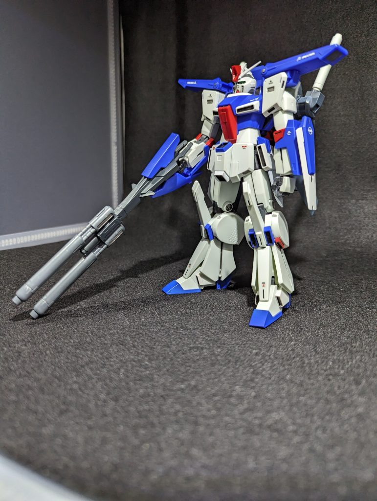 ライフル全体はこんな感じでAGE2のライフルを少し延長して元の砲塔を縦2連に装備ついでにシールドもあまり好きじゃないので拝借しました