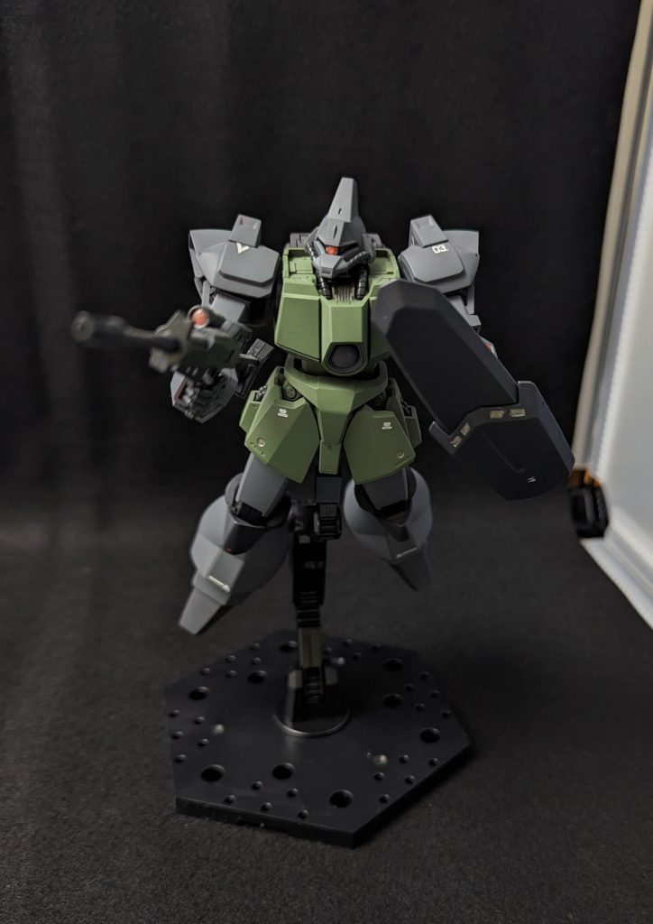 ライラ・ミラ・ライラさんが赤系のガルバルディβに乗りながら赤いMSにビビってたのなんかおかしくね？と昔から思ってました 