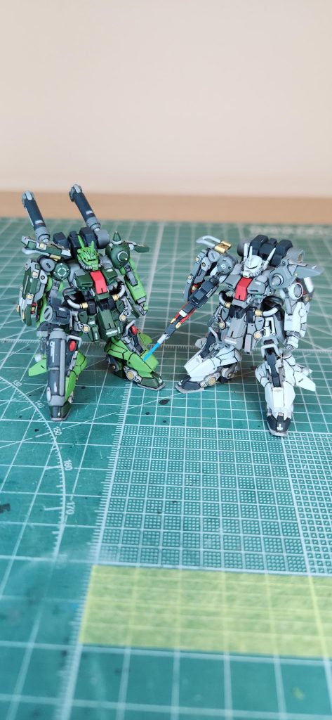 以前に初投稿したはずなのに消えてたザクⅢと並べて撮ってみました。