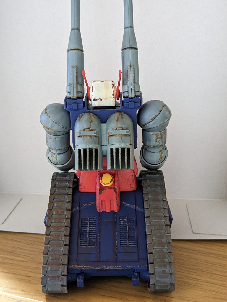 無塗装で素組後に艶消しトップコートからのリアルタッチマーカー汚しで終了(zaku-kao2)調子こいてサビを垂らしすぎて、こぼした醤油みたいになってしまった(zaku-kao4)