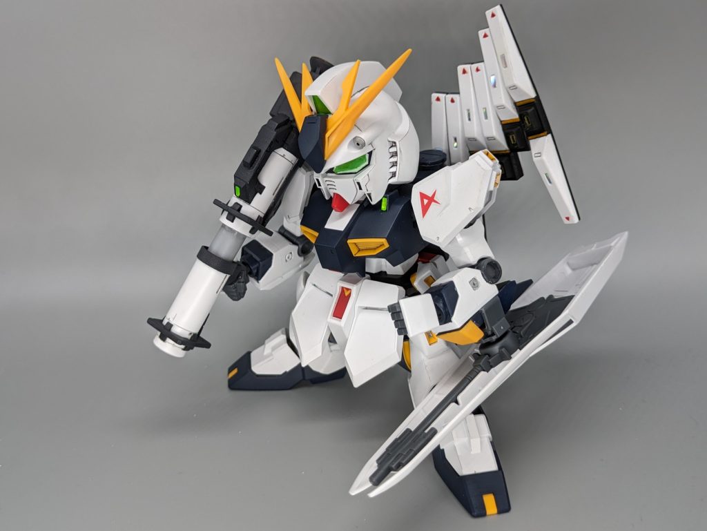 バズーカは最近のBB戦士から。いい形ですが短かったのでプラパイプで伸縮できるように工作。頭部はGジェネ版のBB戦士から取ってます。顔がシュッとしてなくて当時っぽくて好き。笑