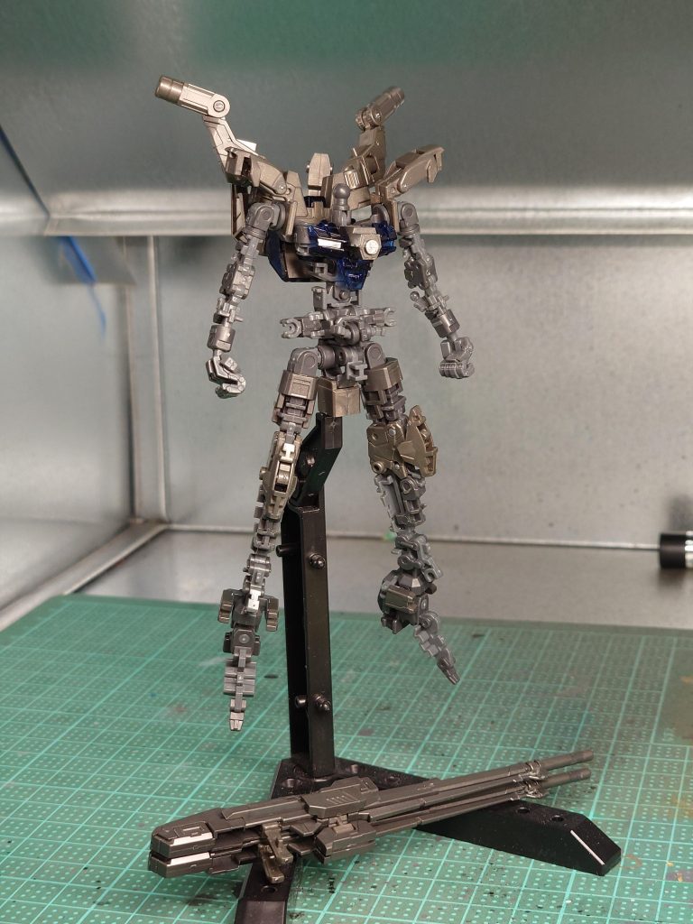 フレームを組んだ段階で、ABS樹脂に塗装することを諦めた。