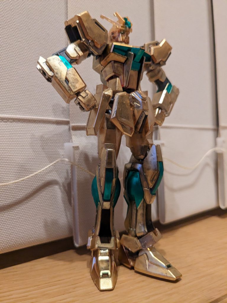 どうも!私は、ストライク•ブレイブビッグバーン!!  まで作ってしまいました(笑)まぁメタルグリーンとゴールドで塗りたくっただけなんですけど…