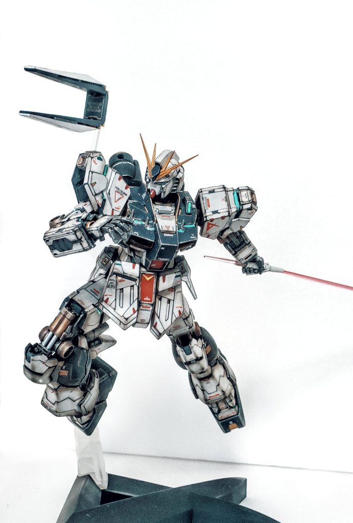 ビームサーベルをランドセルから抜こうとしたら根本から折れました(泣)。瞬着で解決!最後までご覧頂きありがとうございました!