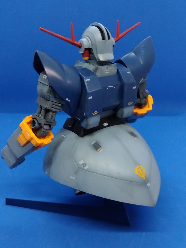 後ろと言えばこのアングル。カラーは航空機特色のサンダーバーズカラーを利用しています。ポージングは本当に難しく悩みましたがいかがでしょう。