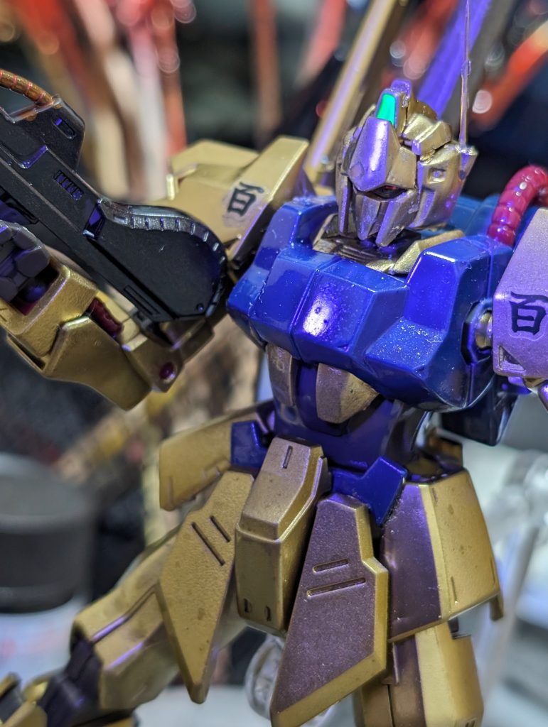 緑の部分は蛍光グリーンでブラックライトで光ります。