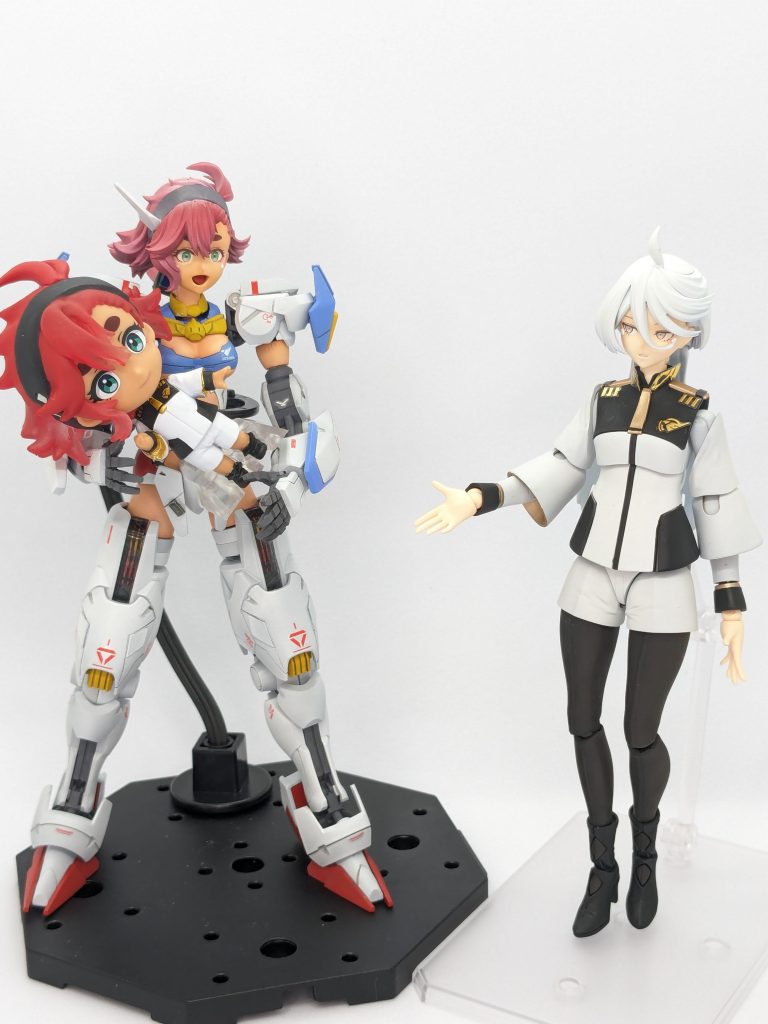 過去作のスレッタと。巨大スレッタフィギュアを手に入れたスレッタとそれに呆れるミオリネ…みたいな感じです。スレッタも単体でGUNSTAに投稿したいのですが、腹部が露出した美プラの投稿は削除されると耳にしてためらっています。