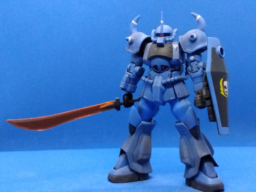 リバイブグフにグフカスタムの腕を付け足しただけのシンプルなもの。あの頃のテクスチャっぽい白混ざりの色合いを目指しました。