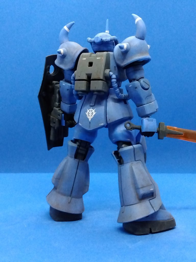 角やスパイクは少し研いでシャープに。