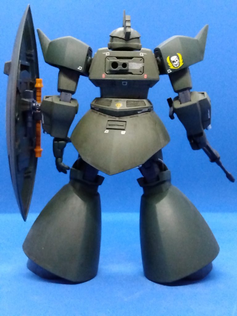 筆塗りの跡が見て取れるアングル。腕はグレネードランチャーの設定があったと思うのでそれらしいパーツを付け足しています。