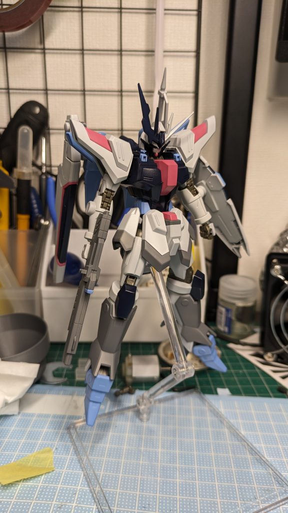 足にガンダム感がです、足をフリーダムのやつに変えればよかった…塗装後に後悔