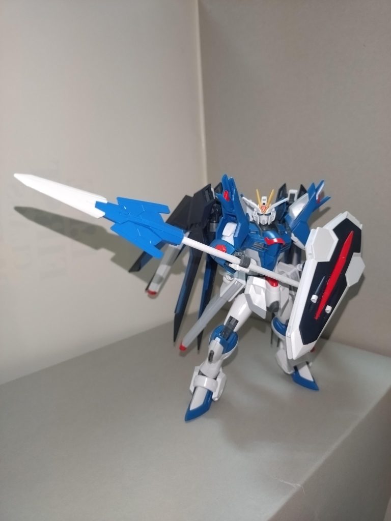 重突槍「アモーリスシャフト」作者・祐天寺にゃむが用意したオリジナル兵器で、スーパーGNソードⅡを槍に改造したもの。本人曰く、GAT-X252フォビドゥンが使用するニーズヘグとは異なり、基本的には片手で使うようになっているという。