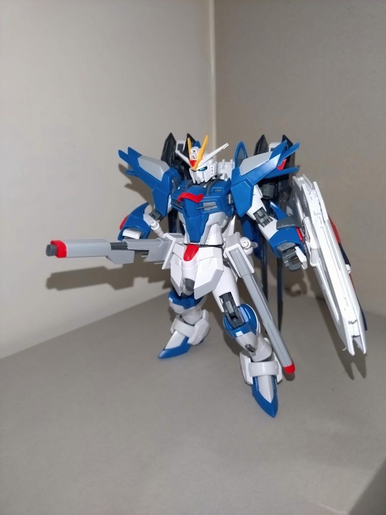 レールガンこちらも通常は片側のみの使用。単独使用時には砲身が伸びる。