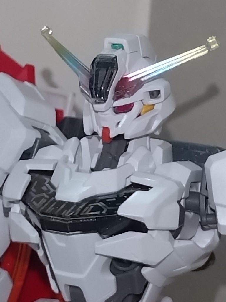 モビルスーツ。それは···Manipulative Order Build and Industrial Labors Extended SUIT(建設と工業労働のための有腕式拡充型宇宙服) の正式名称からも解る通り、もともとは従来の建設車両の延長線上に開発された人型建設車両の総称であった。 それが、いつしか侵略者に立ち向かうため拳を振るう戦士へと姿を変えていった。俗に言う「機動戦士」である。 キャリバーンもまた、無辜の民をその身で守るための戦士としてつくられた···。