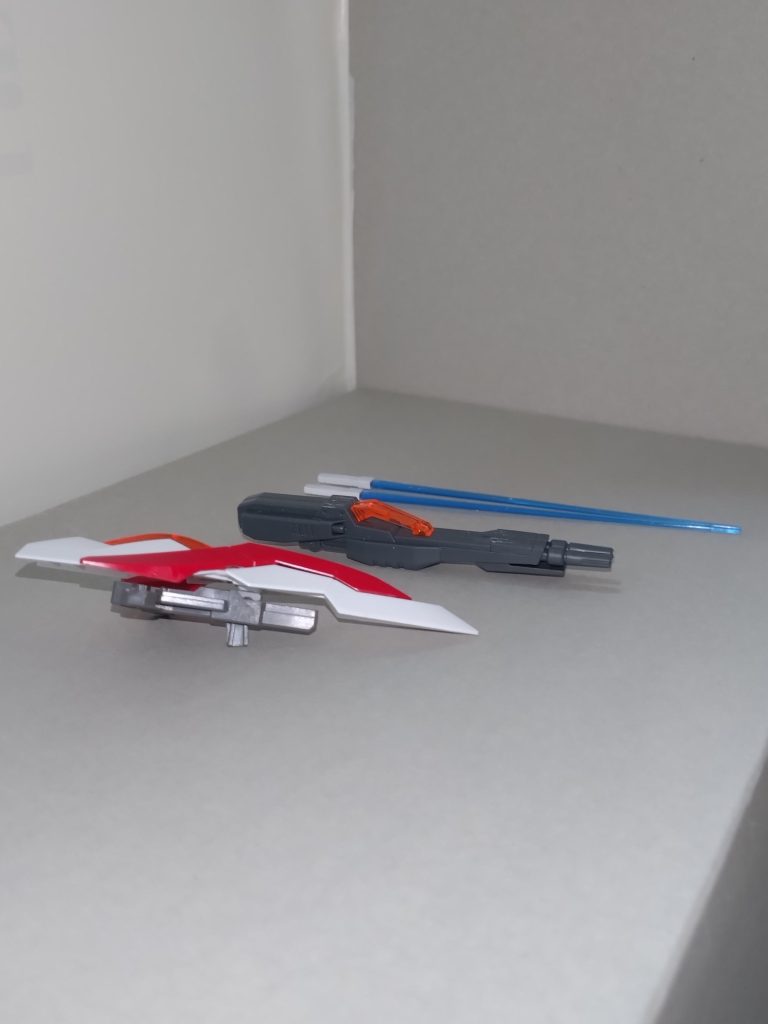 最後に武器一式。シールドは本体がウイングゼロ炎、下腕への接続部がキャリバーンのシールド基部、双方の接続は30MMのジョイントをポン付けしました。