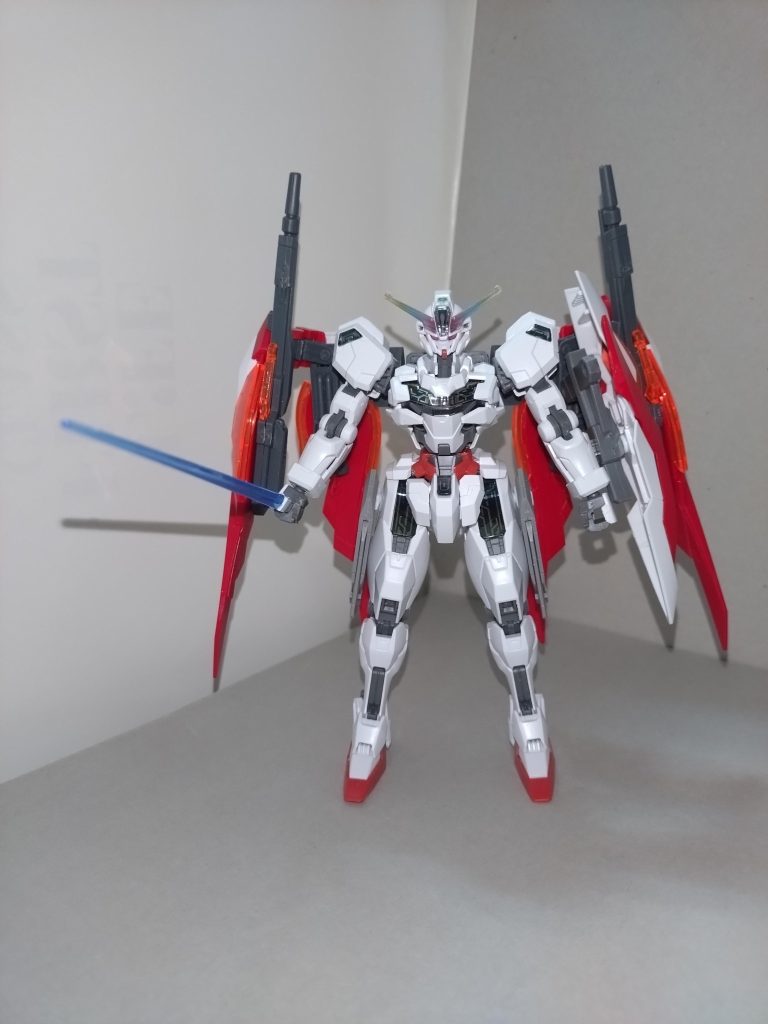 ビームサーベル両脚の大腿部にラックがあり、通常は1本のみ使用する。