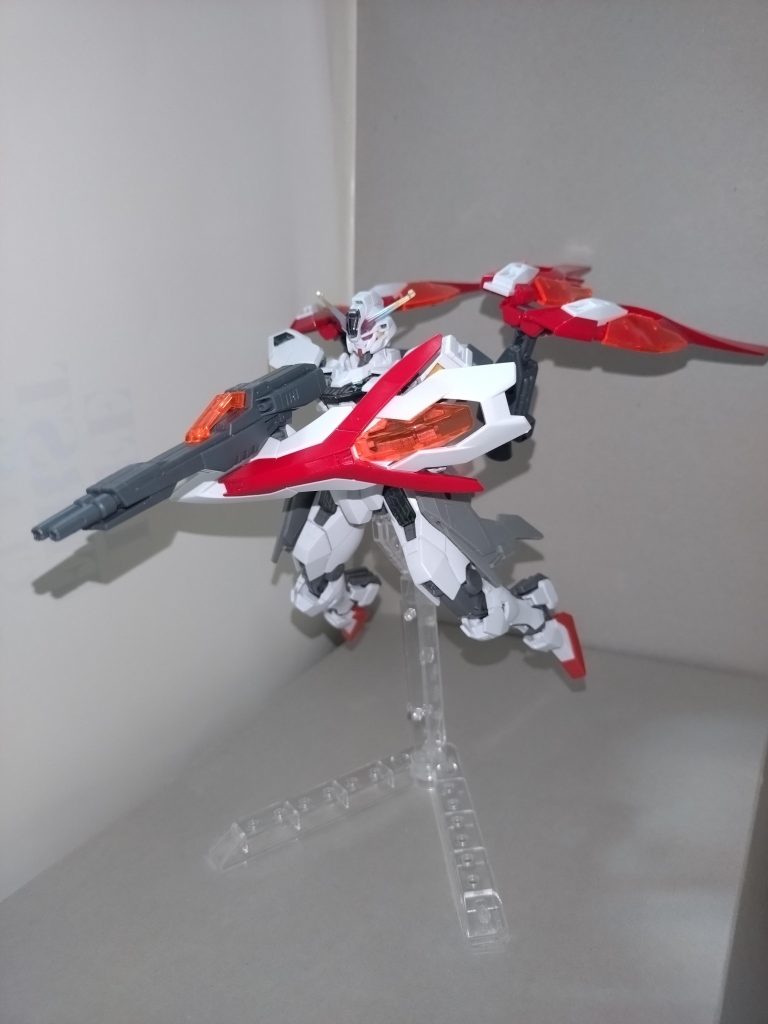 ツインバスターライフルウイングゼロ系MS特有の装備。本機は左右繋げて手持ちで使うことも、左右分割し主翼であるウイングバインダーにマウントした状態で使うことも多い。他方、分割状態で手持ちすることは滅多にない。