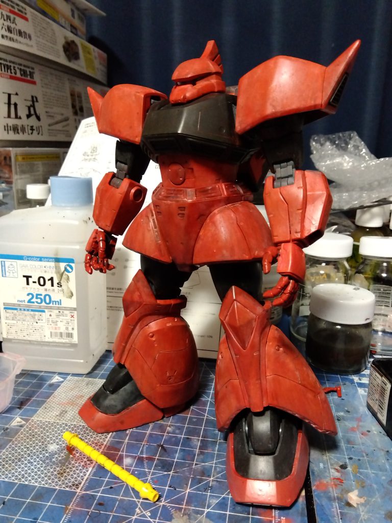 ウェザリングカラーのマルチホワイトをこより状にしたティッシュに染み込ませ叩くようにして表面に乗せていきます。一気に白くするというよりは徐々にやっていきます。