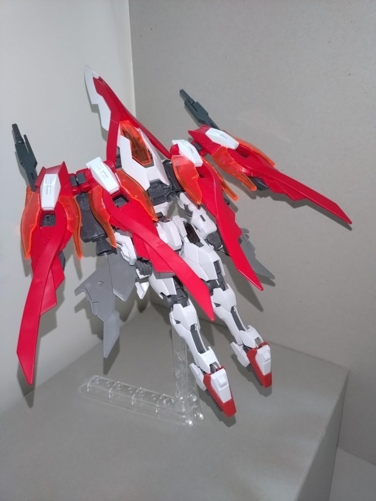 ただしエネルギー消費量がMS形態に比べて多くなりやすいためか、大気圏内飛行時もMS形態の方が多いようだ。 〜花咲川女子学園高等部生徒会報より〜