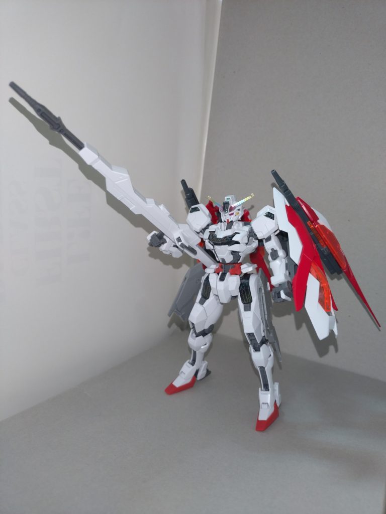 砲口を反転させることで、銃剣に切り替えられる。斬ることよりも突くことに重きが置かれ、一定の速度で突撃すると、フェムテク装甲も貫通する。なお白兵戦では、シールド先端部のラムや、ビームサーベルを使うことも多い。ロス・ドロリス状態では、ツインバスターライフルは主翼に固定する。