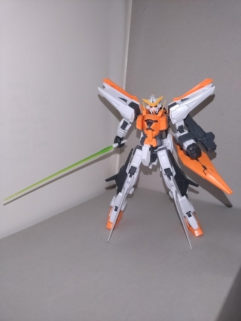 GNビームサーベル両肩にラックを持つが、普段使われるのは1本。