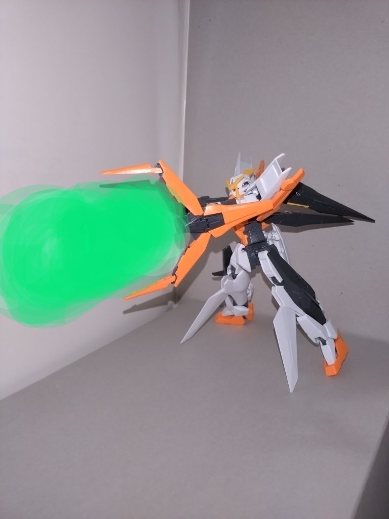 愛音「て―――っ‼」帯状のビーム波は広範囲の敵にダメージを与えるが、次発チャージに時間がかかることもあり、一度の出撃で2回が使用限度。