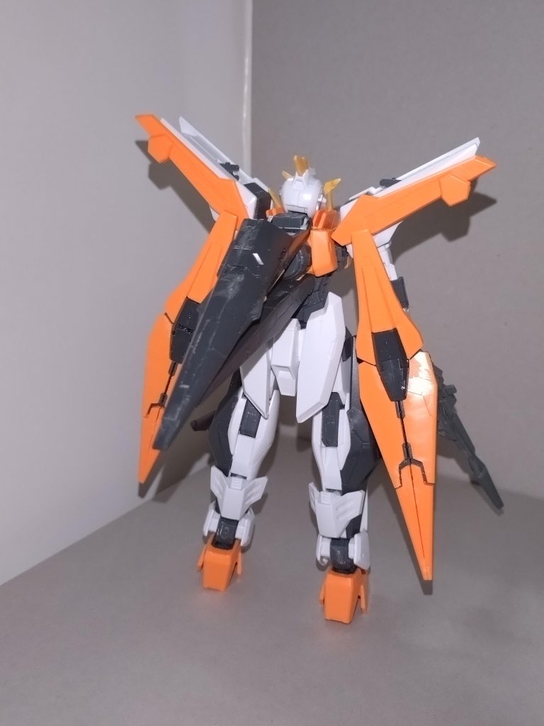 しかし愛音は、転売対策として同一のガンプラを複数購入できない店が多いことを知って愕然とする。その様子を目の当たりにしたAfterglowのリーダー・上原ひまりは、パーツのバラ売りをしている店舗を愛音に紹介し、同行させた。