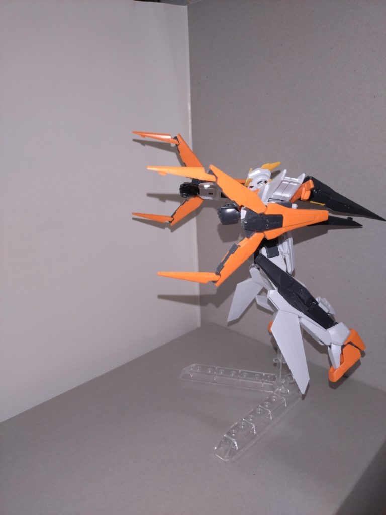 愛音「目標2個小隊とも捕捉···次発装填完了···」シールドクロー内にあるレヴァンティンは、シールドが2枚になったことで、片側の次発チャージまでの間に、もう片側のレヴァンティンを発砲することも可能になった。