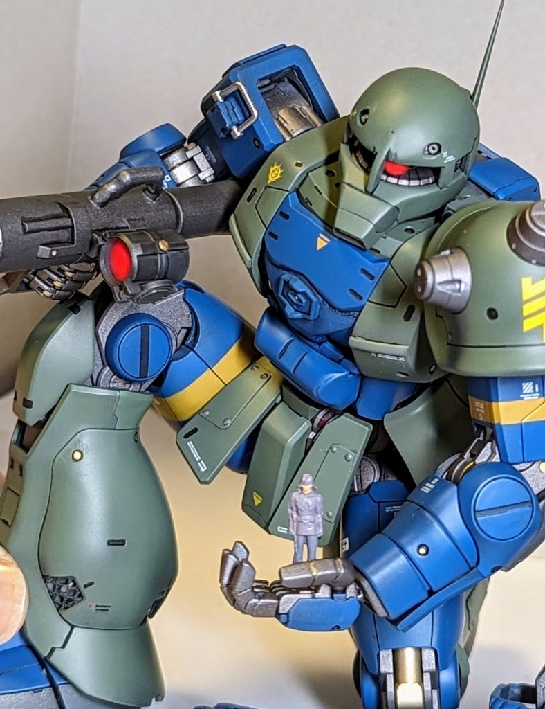 何故か、これ以上低くポージングできませんでした…