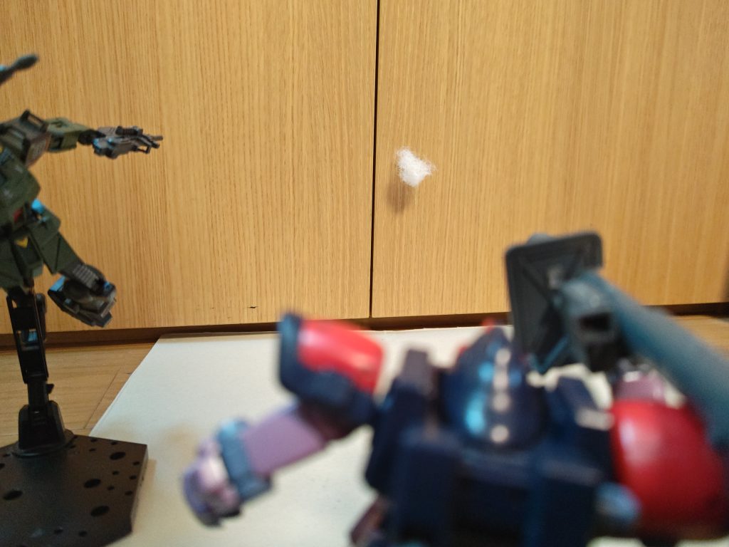 ドムトローペン「今度こそ! 」ドゴォォンドムトローペン「何っ!」ガンダムスパルタン「うおぉぉぉぉぉ!」ドムトローペン「横だと!?」