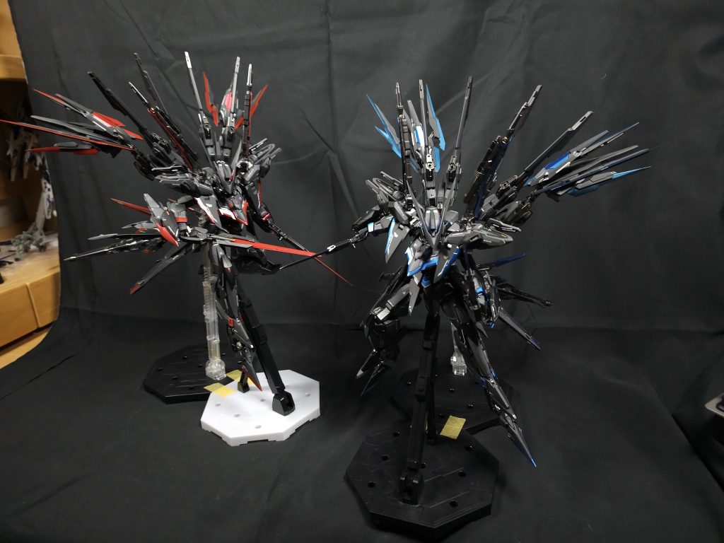 ヴァルキリーリビルドにも装備される実体剣を持たせて。この機体はMGベースですが、脳内設定的にはHGという設定です。なので大型のMSっていう感じです。過去に制作したADF/AGE-14 Alicornの後継機という設定なので、似たようなところや、同じパーツ、武装を使ったりして何とかそれっぽさを出したつもりではあります。