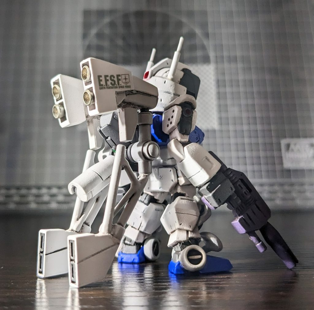 バックユニットは、上部が左右にスイング、腰の位置でロールも出来る様にしました。