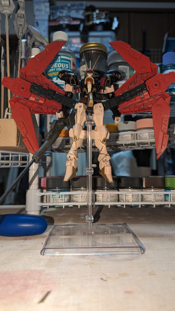 自機を守る為に展開される半自律型のシールド。この形態だとライフルの火力がガタ落ちする。その代わりビーム、物理、爆発あらゆる攻撃に対して一定以上の防御力を誇る。半自律なので分離し僚機に1機ずつ付ける事も可能。