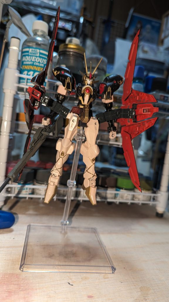 アタックモードも微力ながら持っている。各シールドに1基ずつ備えられた砲口で短距離ビーム砲を撃てるが、それなりにパワーを食う。エネルギーがシールド内部のパックに依存される為、長時間運用する場合極力攻撃は避けた方がいい。