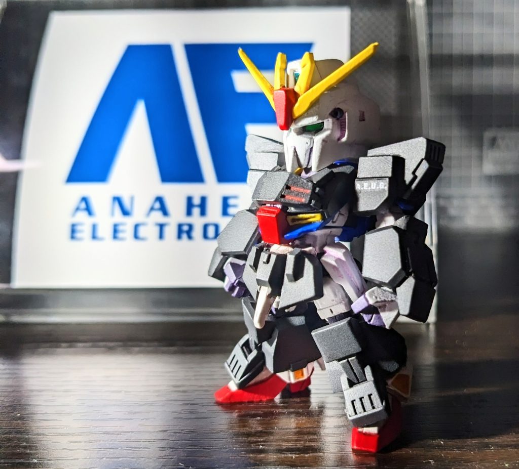 Ｚ-MSVの画稿を見た感じ、ウェポンベイ的なものが無さそうな感じなので。チョバムアーマー系の増加装甲として進めました。