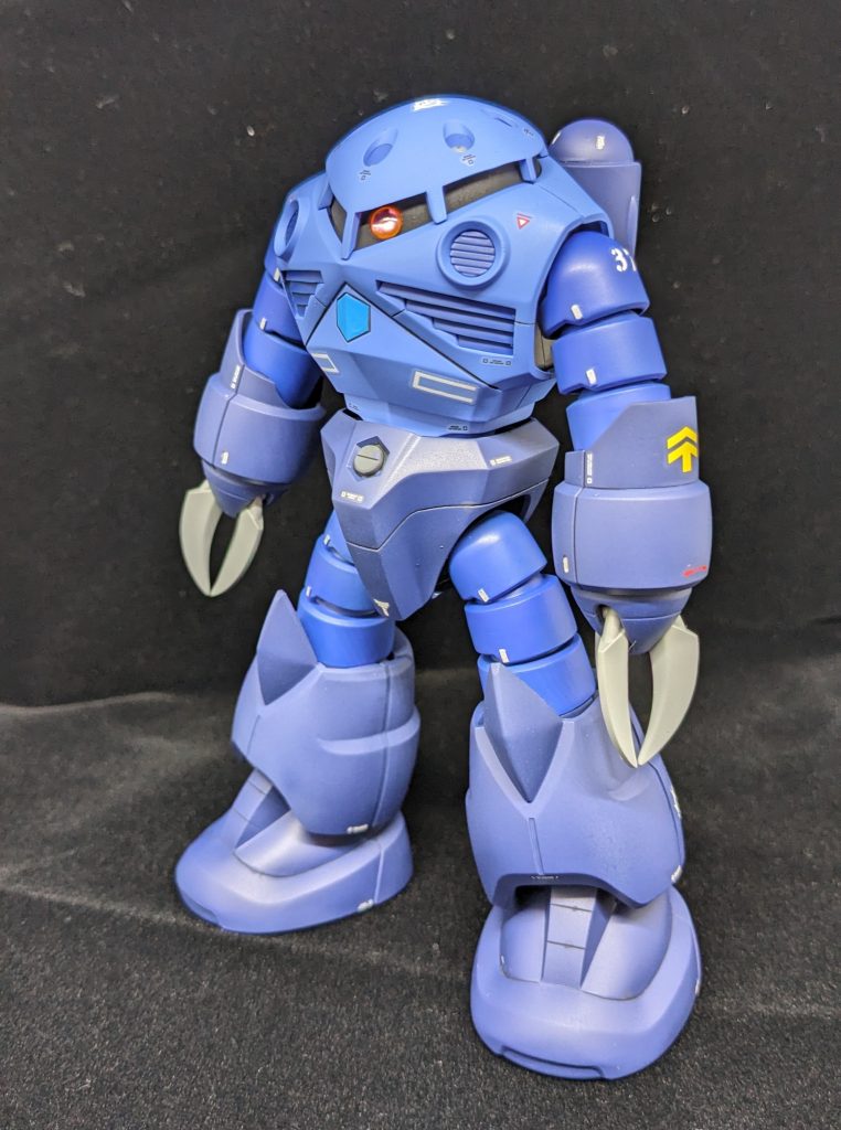 青だらけでわかりにくいのですが使用塗料はエアリアルブルー、インディブルー、ティターンズブルー2の3色を。爪はグレー系とシルバー系のテキトー調色です。配色は海っぽくテキトーに