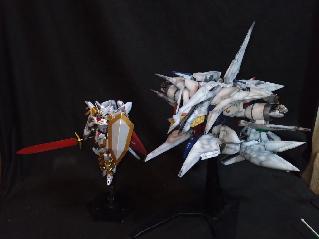 オマケ前回出したデストロイのコメントで大きさ比較の要望？がありましたのでついでなので挙げさせて頂きます😁コチラが高速巡航形態との対比になります・・・　　　すでにデカいな(^_^;)