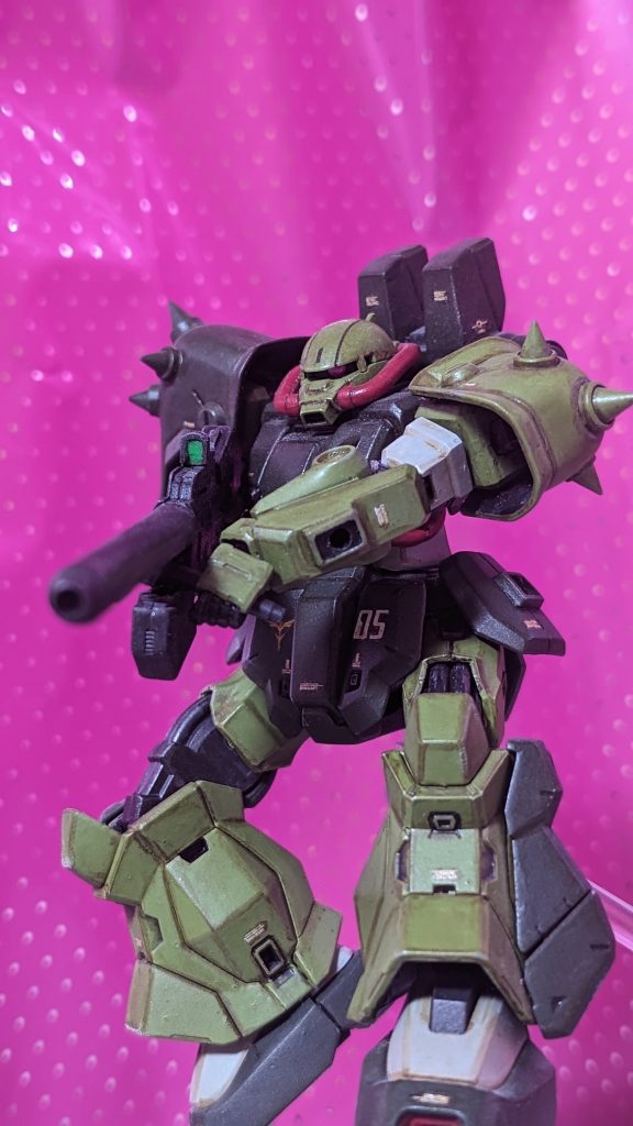 ビームランチャーの両手持ちもなんとか可能です。