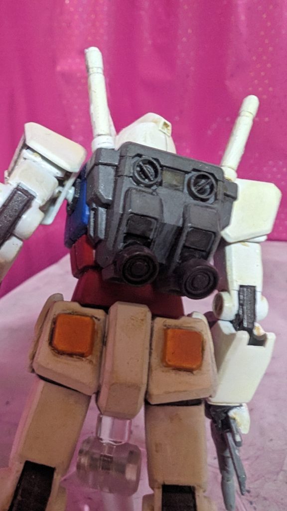 改造点②バックパックのメインスラスターの下部もザックリと隙間があったのでKOTOBUKIYAの角バーニアでそれらしくしました。