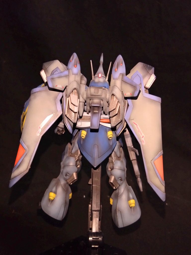 今回の塗装の一番の難所のバックパック、塗り分けが大変でしたがまあ、いい感じになりましたかな？