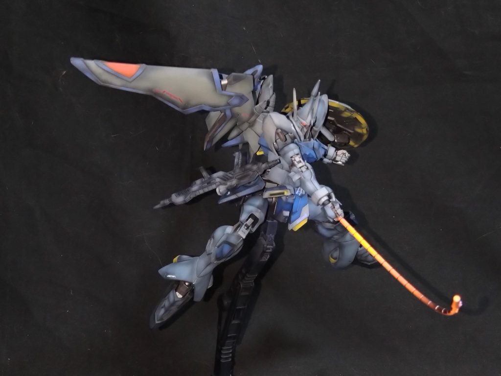 スレイヤーウィップこと鞭は蛍光塗料の赤を使用した事で灼熱常態を再現してます