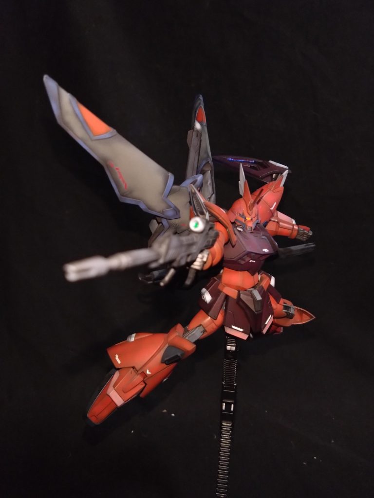 取付軸をそのままなのでお手軽に再現できました😁反対にギャンを重力下仕様にするにはゲルググをもう一個買って一般機カラーで作らなくては(^_^;)せめてもう一個買わないとな〜(T_T)