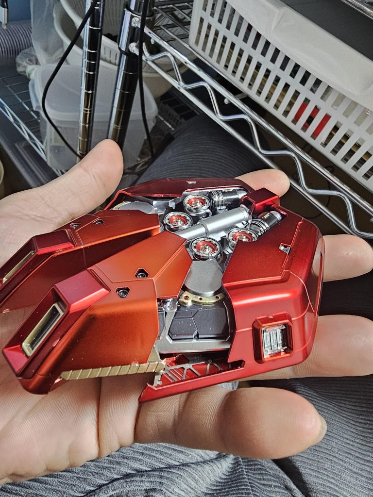 仕事終わりに、毎日ちょこちょこやりました、内部は、全塗装、メタルパーツ、メタルバーニアなどを初めて使用したんで、悪戦苦闘しながら、三ヶ月近くかかって完成です、疲れましたがめちゃくちゃ楽しかったし、思い入れのある機体になったと、思います❗対戦ありがとうございました