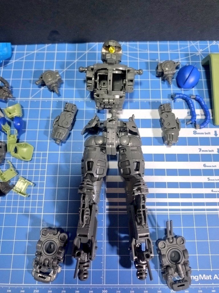 ・とりあえずバラすも関節や各部がプラやポリキャップの経年劣化でガタガタでした