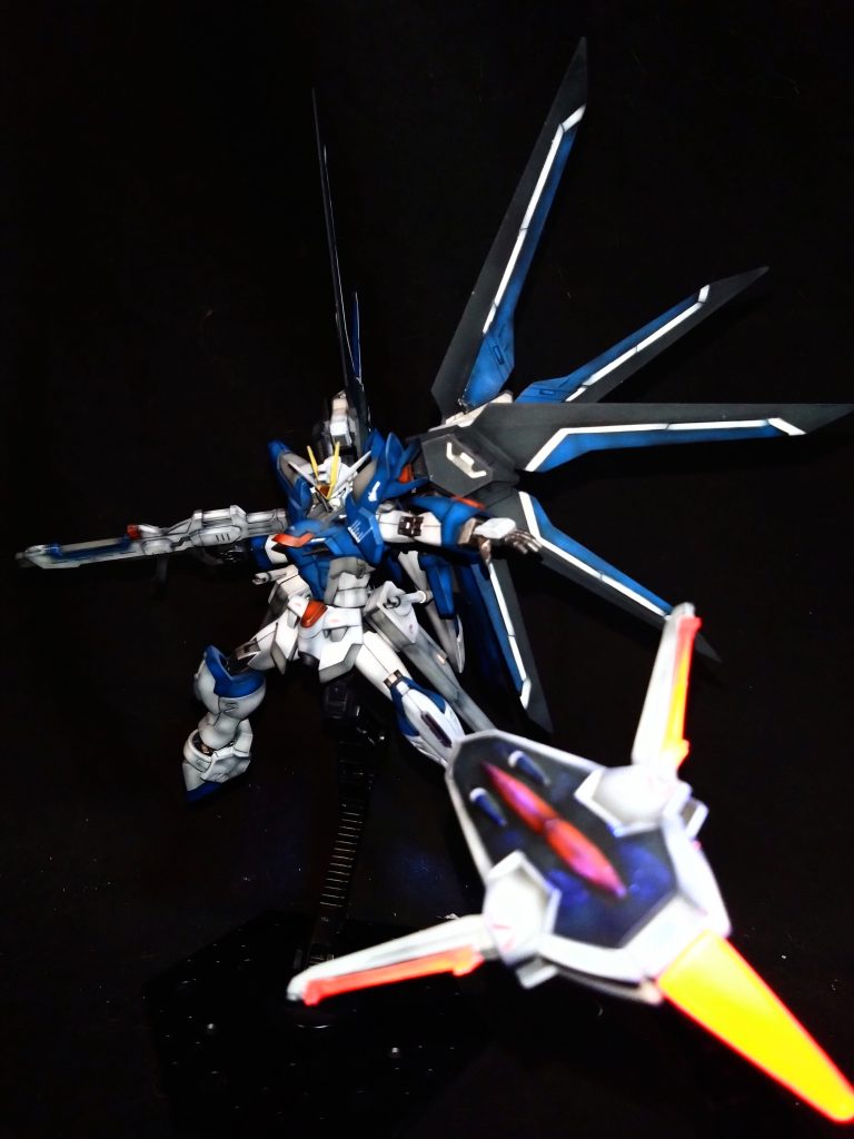 ライフリ独特のシールドドラグーン、アクションベース取り付け用に3ミリ軸の穴開けてます