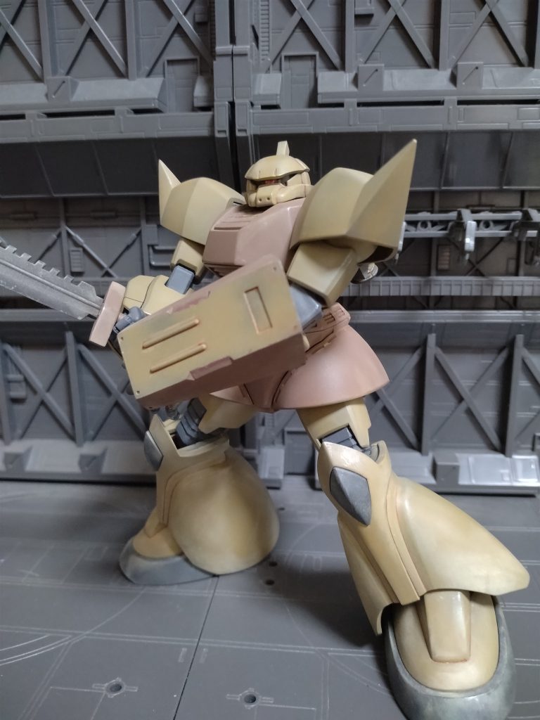 大型ヒートサーベルを装備させてみました。ねらい通りに大型の実体剣の方がハッタリがきいて良い感じです。